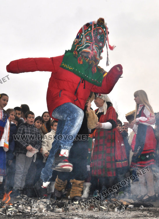 В „Св. Климент“ си дадоха прошка и гониха злите сили