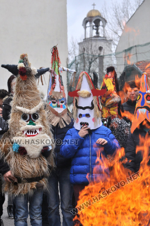 В „Св. Климент“ си дадоха прошка и гониха злите сили