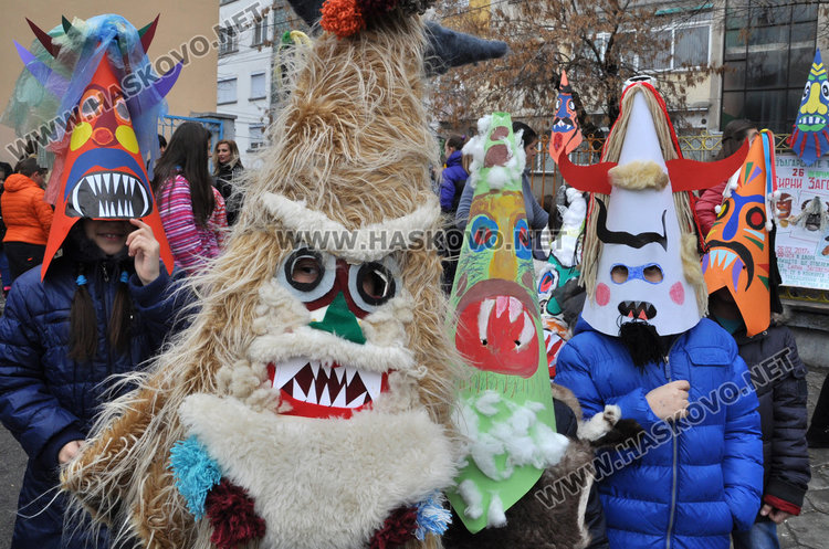 В „Св. Климент“ си дадоха прошка и гониха злите сили