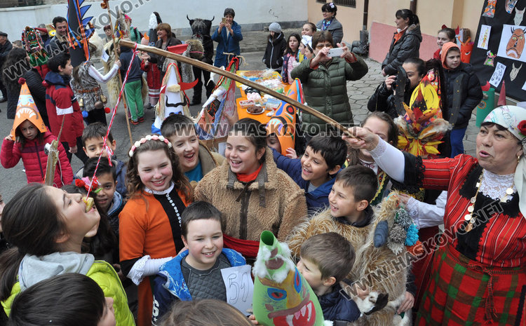 В „Св. Климент“ си дадоха прошка и гониха злите сили