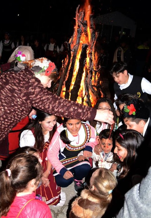 Сирни заговезни отбелязаха в димитровградското село Крепост