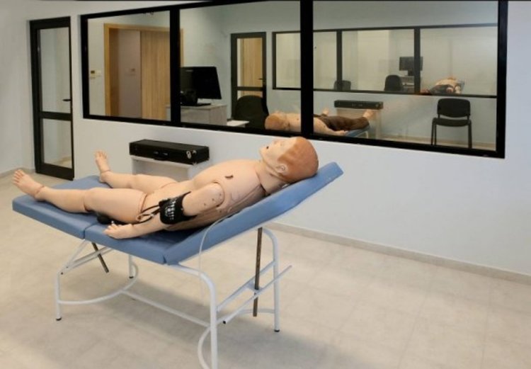 Роботи кихат и кашлят, студенти ги лекуват