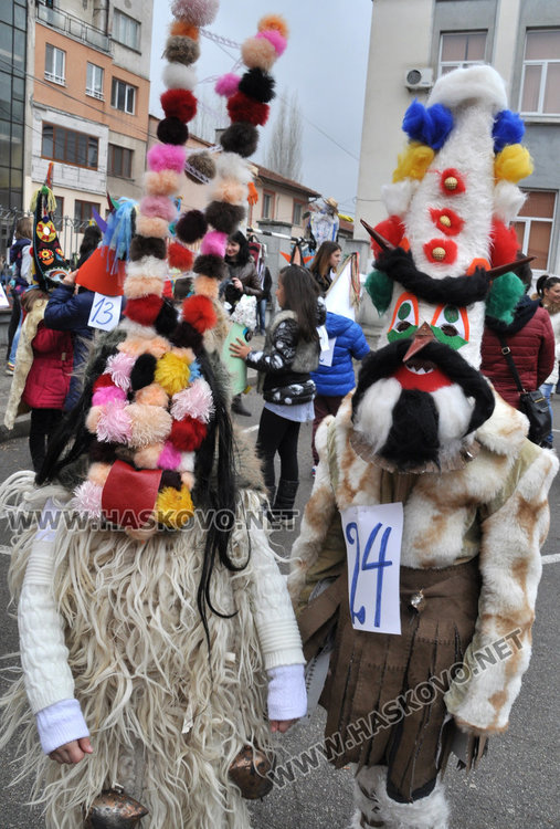 В „Св. Климент“ си дадоха прошка и гониха злите сили