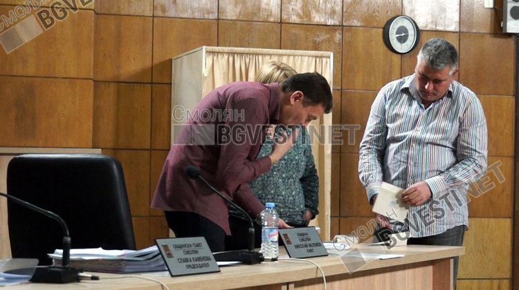 Съветниците избраха и тричленна комисия, която да проведе избора на нов председател