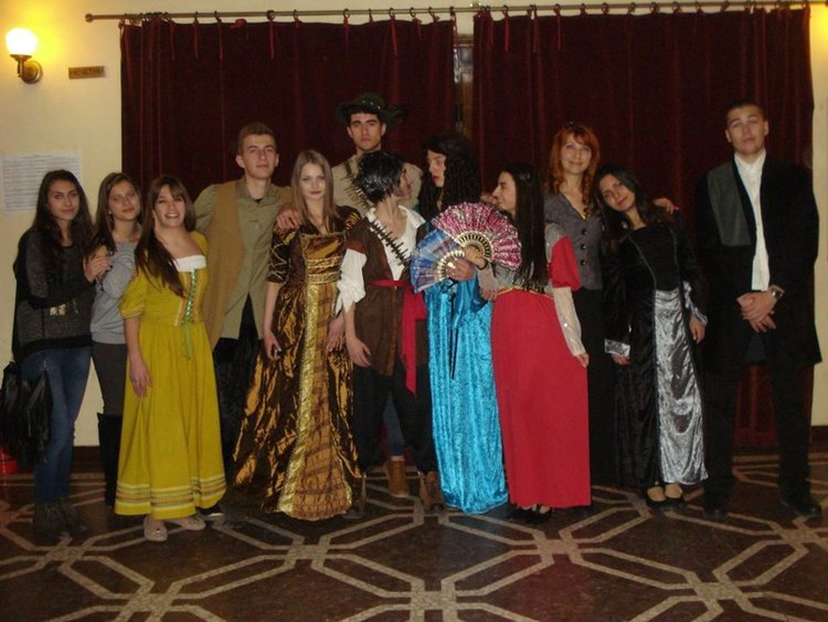 снимките са на училището за чужди езици, което за пореден път обра овациите на Конкурса