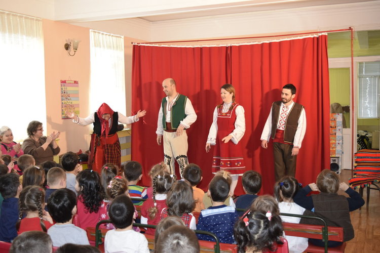 Баба Марта гостува на детска градина „Вяра, Надежда и Любов“