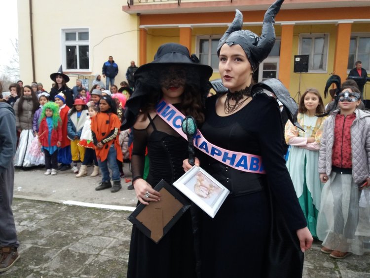 Кукери от Орехово гониха злите духове от Караджалово