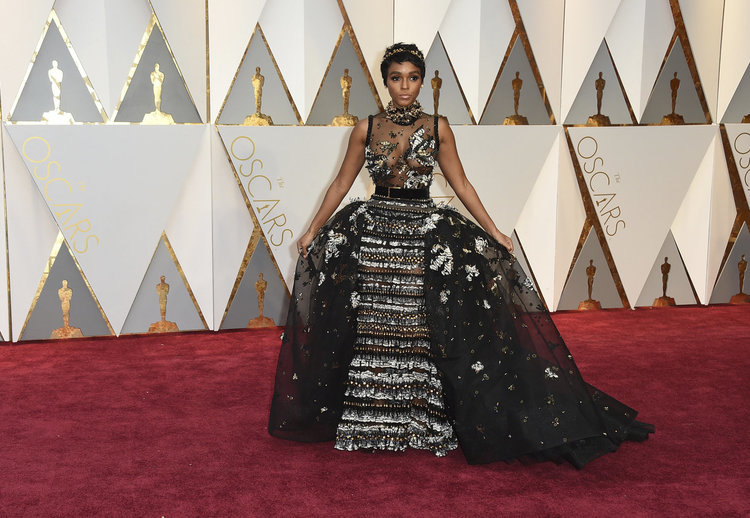 Най-стилните звезди на червения килим на Оскарите (видео)