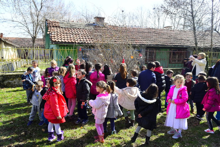 Баба Марта гостува на детска градина „Вяра, Надежда и Любов“