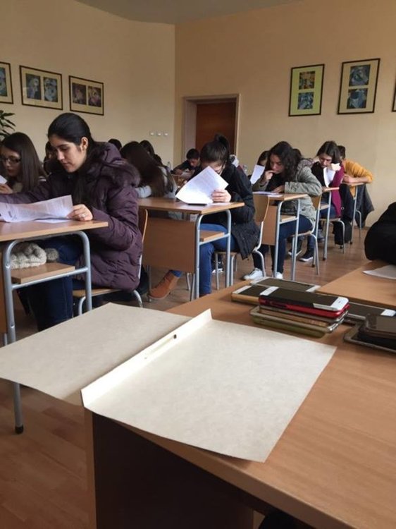 Над сто и деветдесет ученици от Езиковата гимназия   мерят знания на Националното състезание  „Четящо кенгуру”