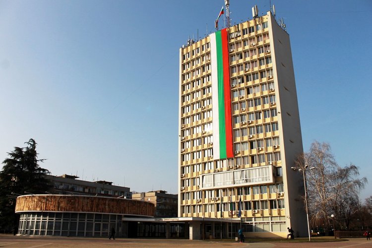 32-метровото национално знаме пак украси кметството в Димитровград