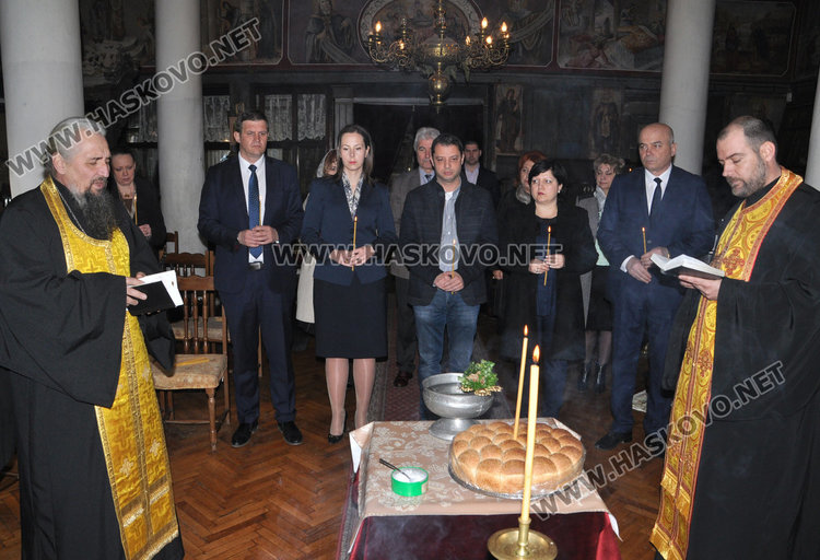 ГЕРБ Хасково стартира предизборната кампания с водосвет за успех