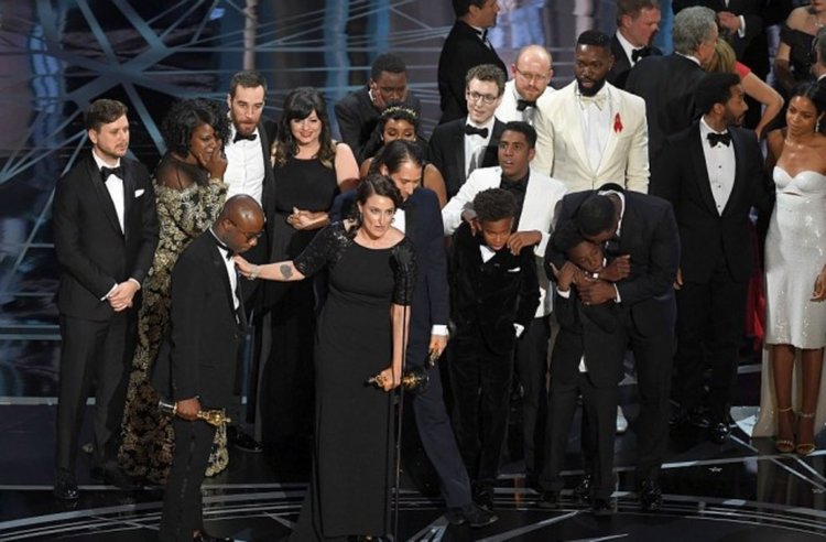 „Лунна светлина“ спечели „Оскар“ за най-добър филм след градниозен гаф