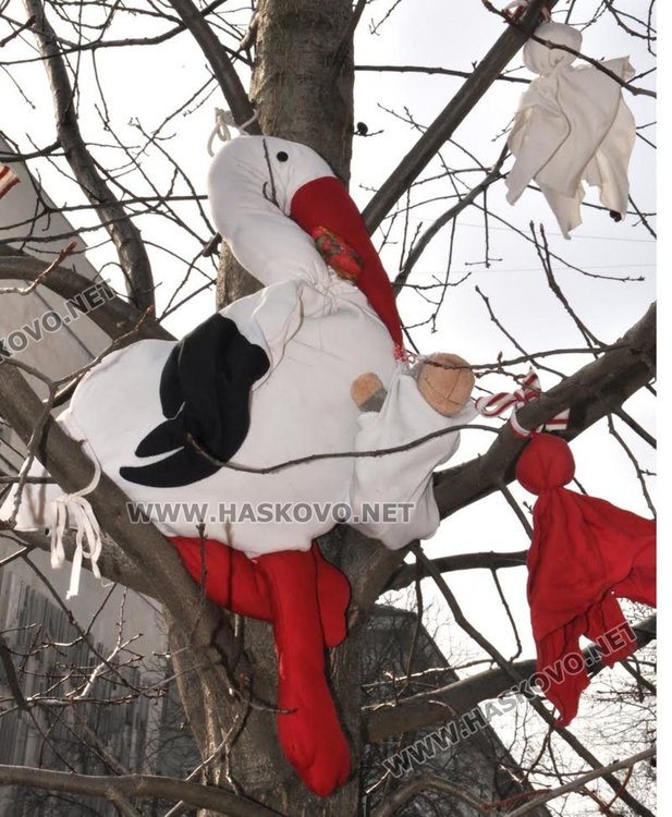 Мартеница украси Водната кула в Димитровград