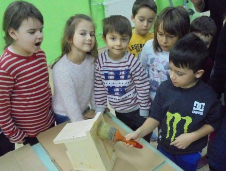 Къщички за птички радват малчугани в градините в Асеновград