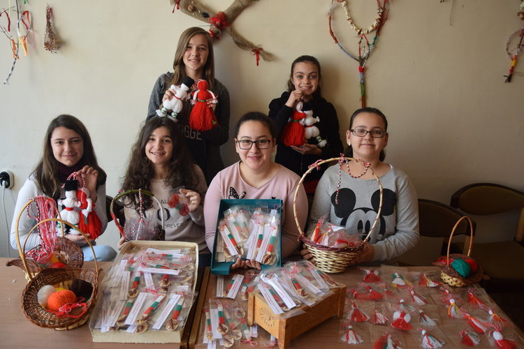 600 мартеници за Баба Марта раздават днес в Кърджали