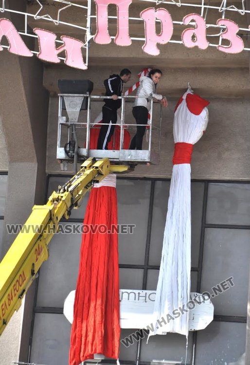 Мартеница украси Водната кула в Димитровград