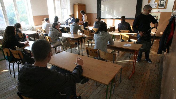 Мислят как да осигурят по-добра охрана в училищата