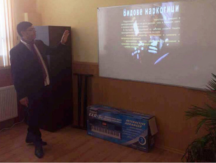 Съдия Здравчев влезе в училище