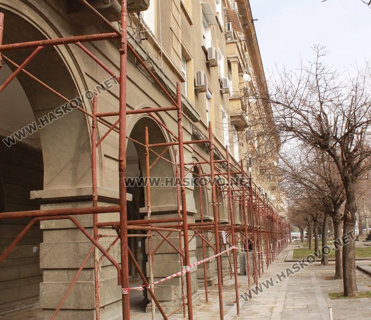Стартираха подготвителните дейности за ремонт на колоните на блок №3 на бул."България"