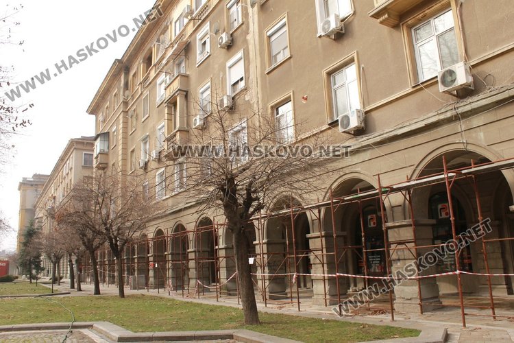 Започва ремонта на колоните на блок №3 на бул."България"