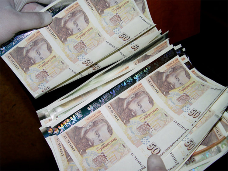 Рецидивисти-гастрольори в кауша,пласирали фалшиви петдесетолевки в Кърджали