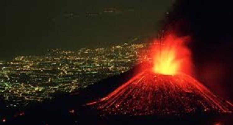 Етна изригна с мощни струи лава