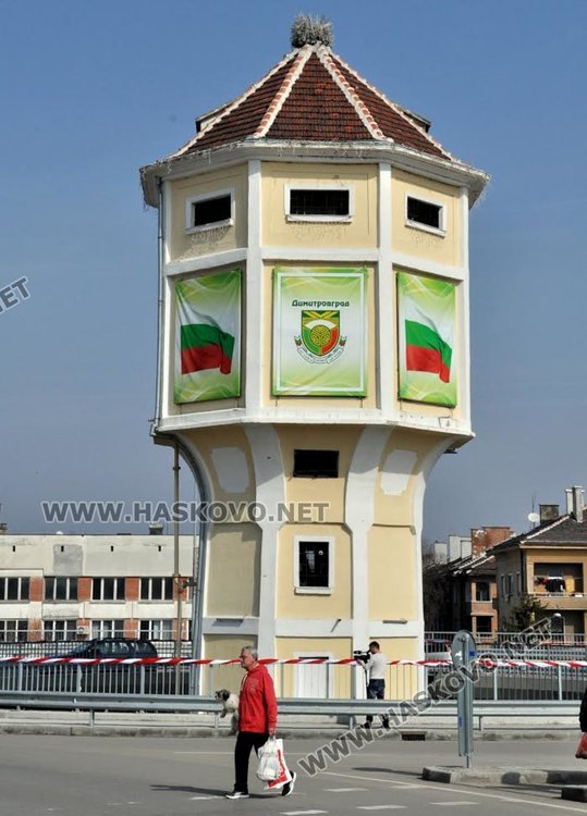 Мартеница украси Водната кула в Димитровград