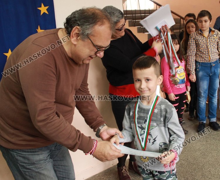 Наградиха каравеловци, завоювали медали от "Математика без граници"