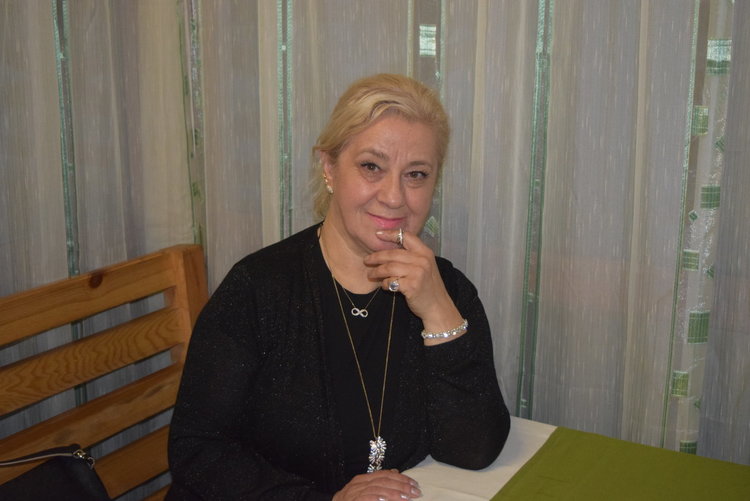 Несрин Къратлъ