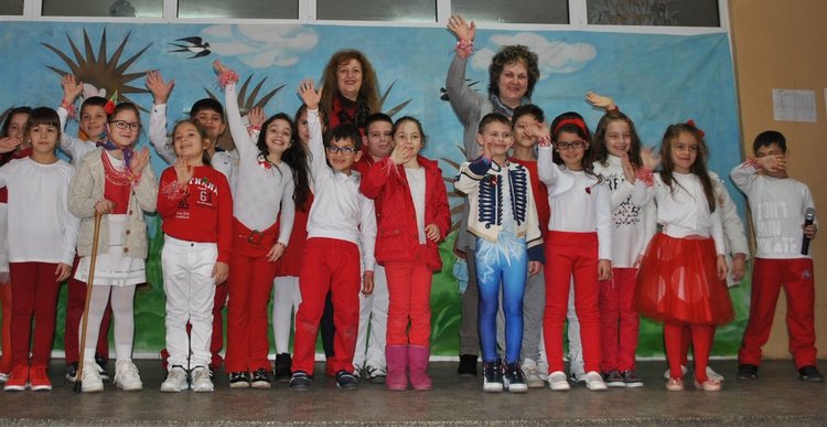 Историята на мартеницата пресъздадоха първокласници от ОУ "П.Славейков"