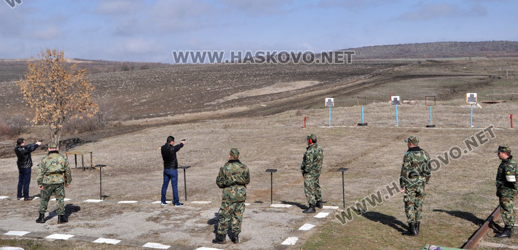 Армията гърми срещу полицията в турнир по стрелба (обновена)