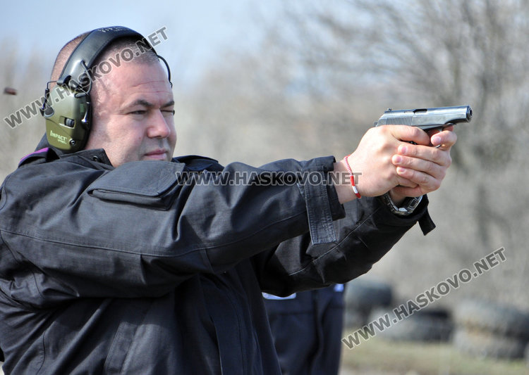 Армията гърми срещу полицията в турнир по стрелба (обновена)