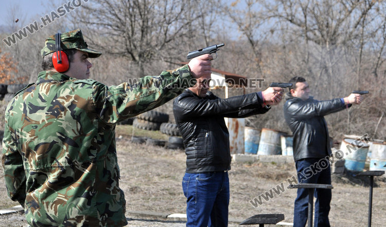Армията гърми срещу полицията в турнир по стрелба (обновена)