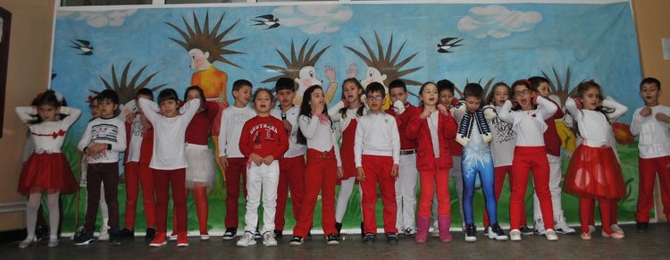 Историята на мартеницата пресъздадоха първокласници от ОУ "П.Славейков"