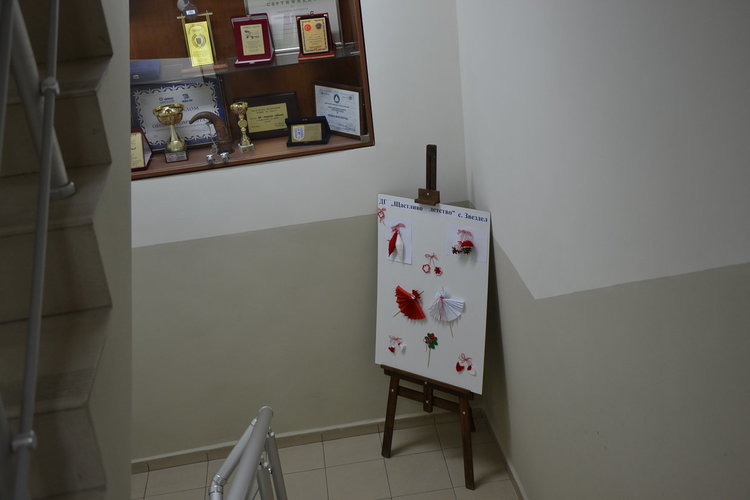 Изложба от мартеници в общинската администрация в Момчилград