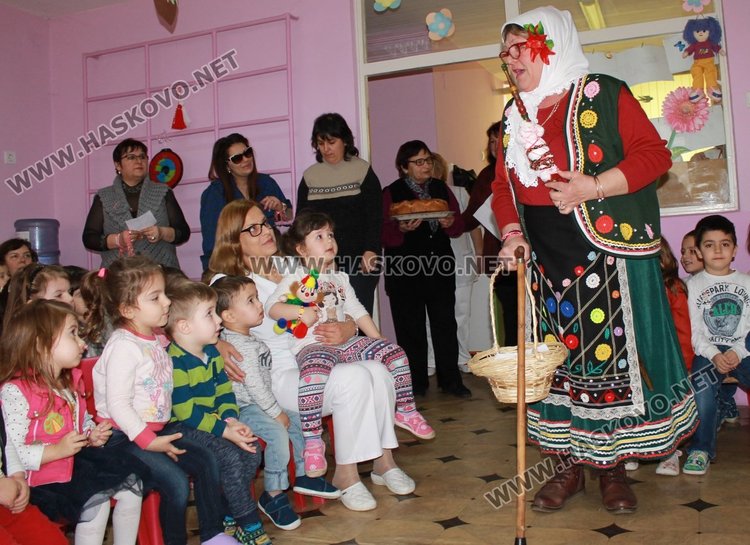 Едно от първите детски заведения, който Баба Марта посети бе градина "Осми март"