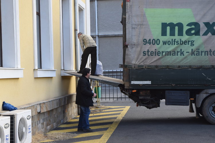  Огромен камион с храни и дрехи изпращат за Хитрино общините Кърджали и Крумовград