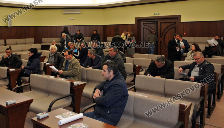 Язаки започва през юли, ще работи за Мерцедес, търси още хора 