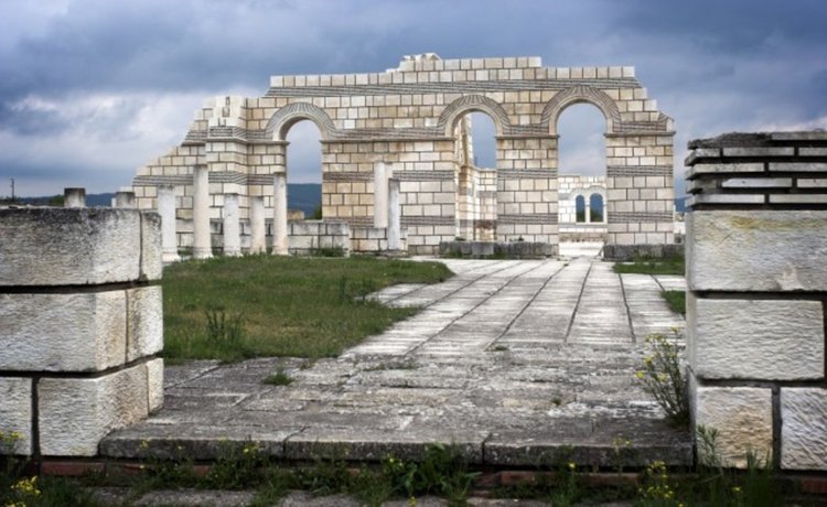 Възобновяват реставрацията на Голямата базилика в Плиска 