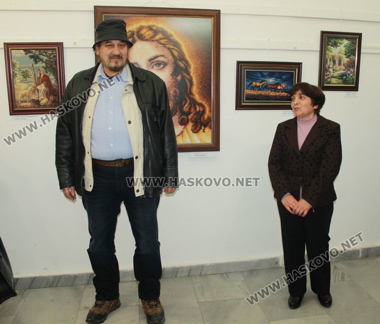 Председателят на комисията по култура към Общинския съвет Гроздан Грозев предложи изложбата да стане традиция за началото на месец март