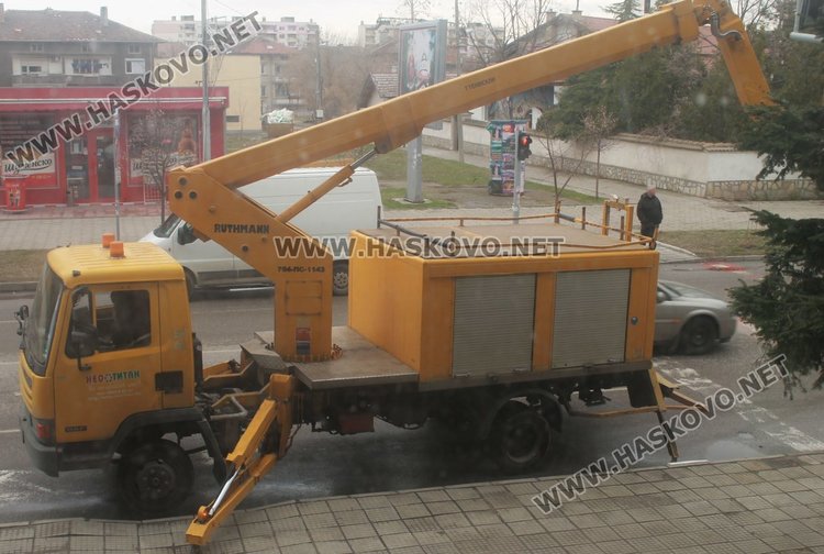 Монтираха LED - осветление на още два светофара в Димитровград