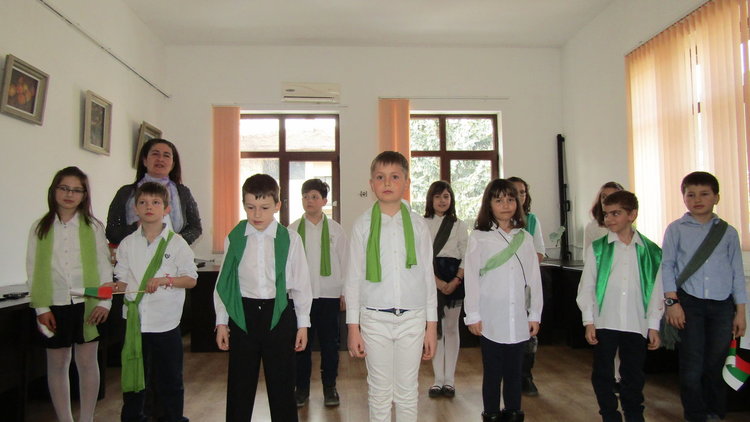 Урок по родолюбие, поход до връх "Мечи чал" и заря за трети март в Чепеларе