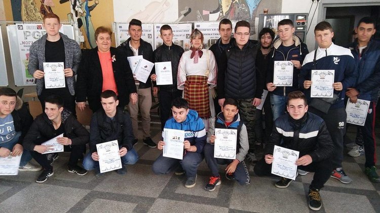 Куп награди за учениците в Електрониката, Баба Марта им пожела още много успехи