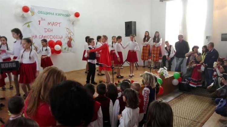 Благотворителен мартенски базар в помощ на Дани в Деня на самодееца