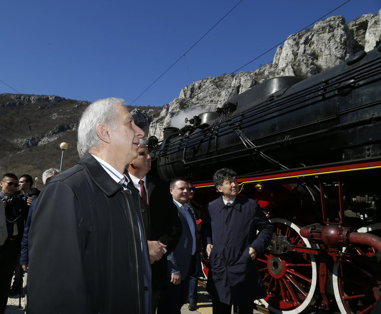 Водим преговори с китайски инвеститор за изграждането на завод за локомотиви и вагони (Снимки)