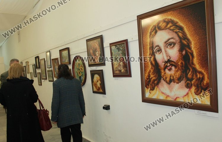 Изложба от гоблени бе открита в зала "Асен Крайшников" в Димитровград