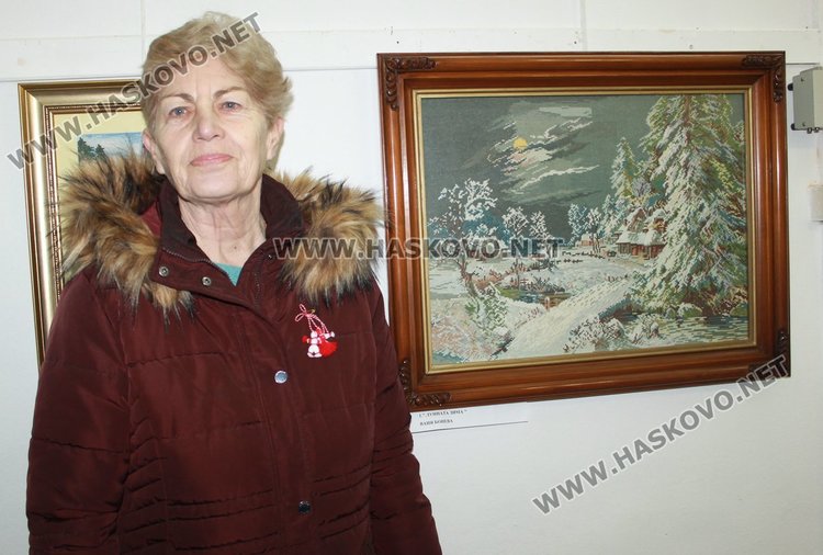 Ваня Бонева е показва свои гоблени в изложбата