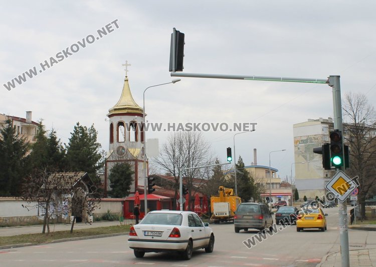 Монтираха LED - осветление на още два светофара в Димитровград