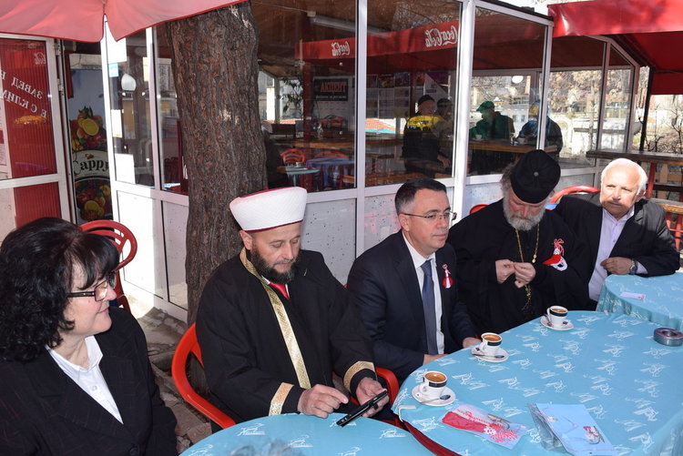 Третомартенското кметско кафе,бе подкрепено от молитва за България